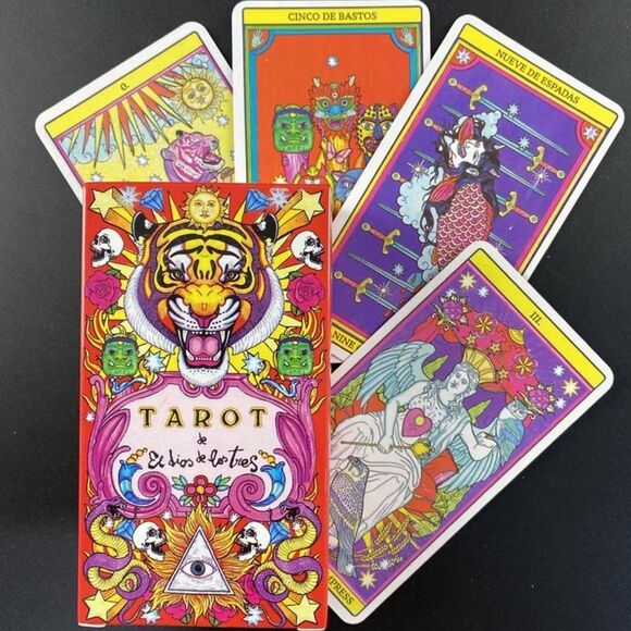 Tarot de El Dios de los Tres Tarot Deck - Picture 2 of 5